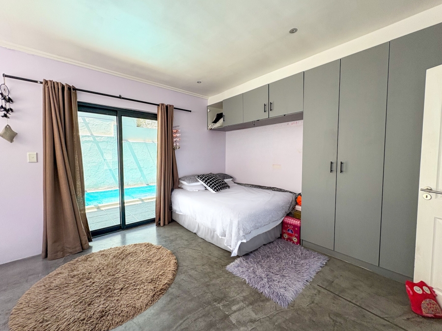 3 Bedroom Property for Sale in Vredehoek Western Cape